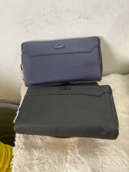 Pochette élégante en cuir