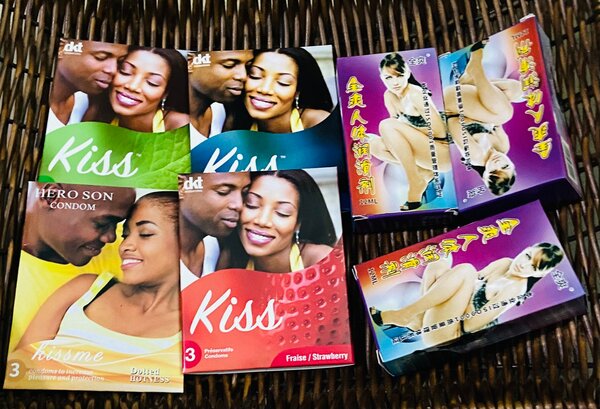 12 préservatifs + 3 lubrifiant