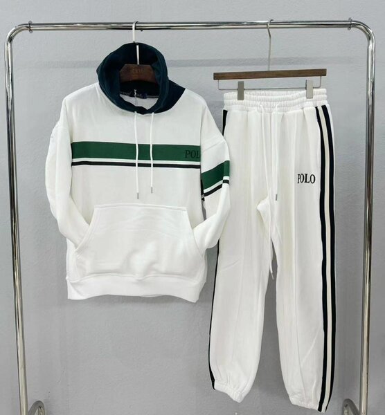 Ensemble de survêtement blanc élégant