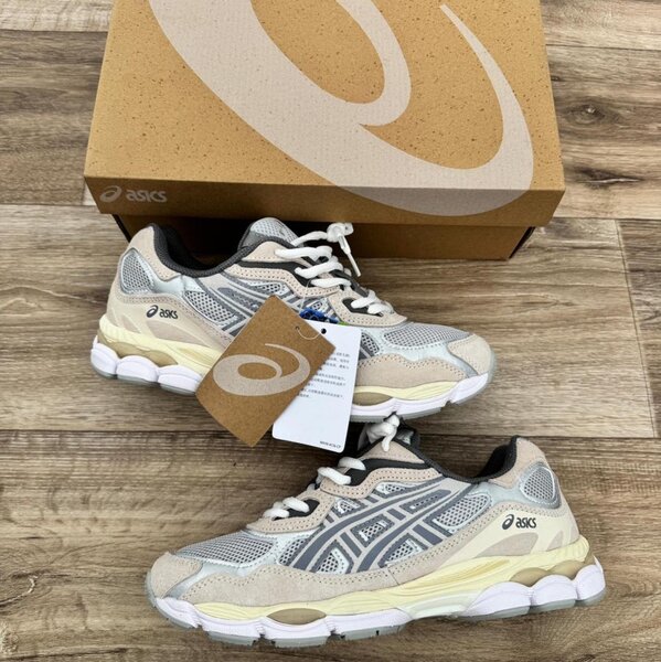 Baskets ASICS confort beige