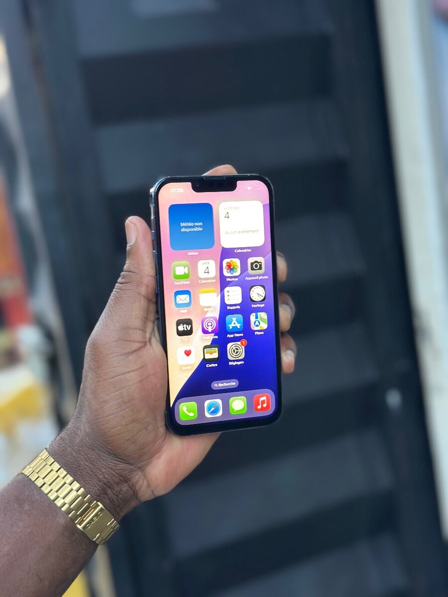 iPhone 13 Pro 128Go juste écran remplacer à part ça tout es