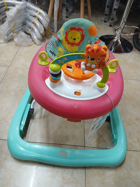 Trotteur bébé avec jouets