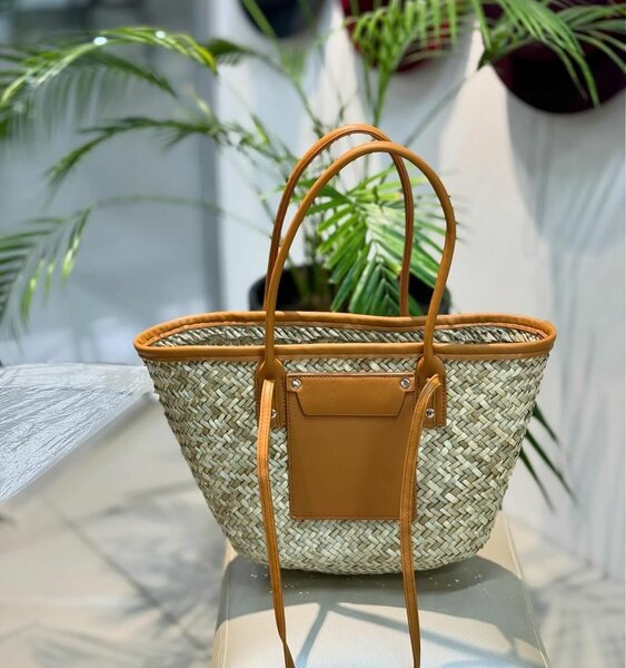 Соломенная плетёная сумочка.