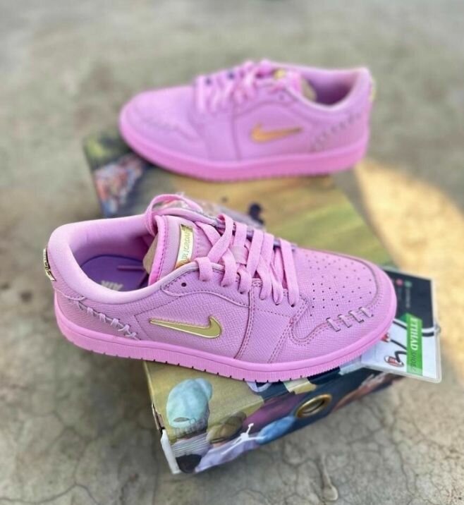 Nike SB Pink