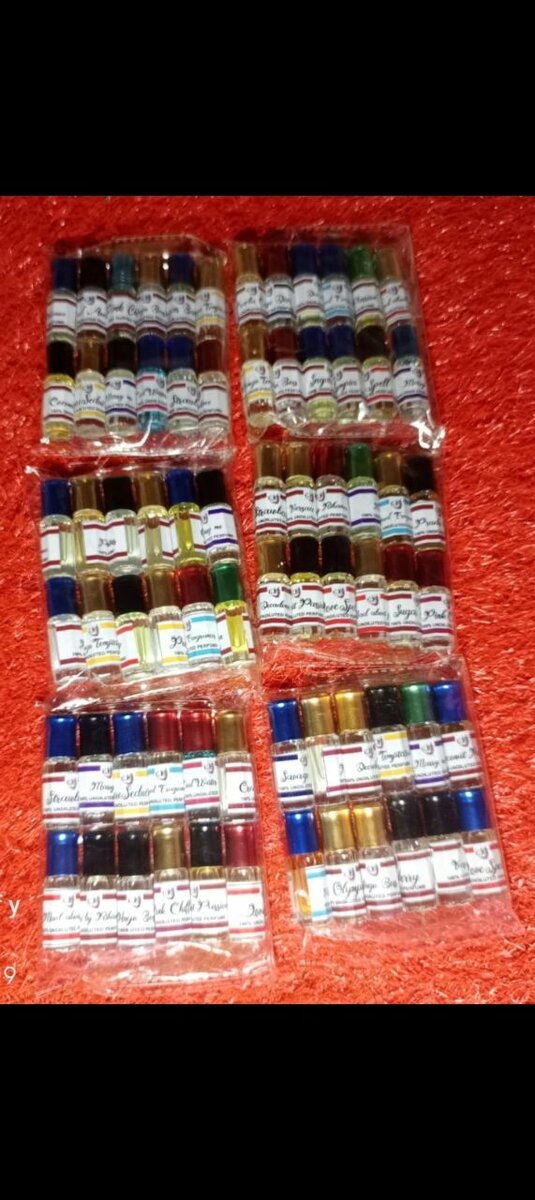 Perfume and oil perfumes