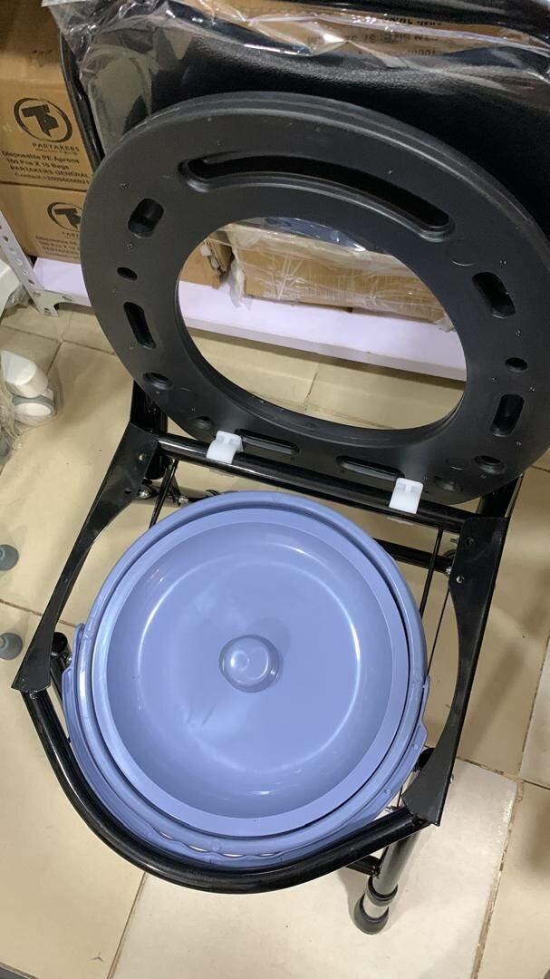 Portable commode chair