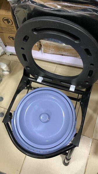 Portable commode chair