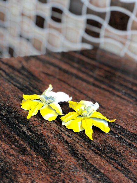 Boucles d'oreilles pétales jaunes