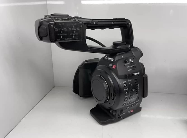 CANON c100 