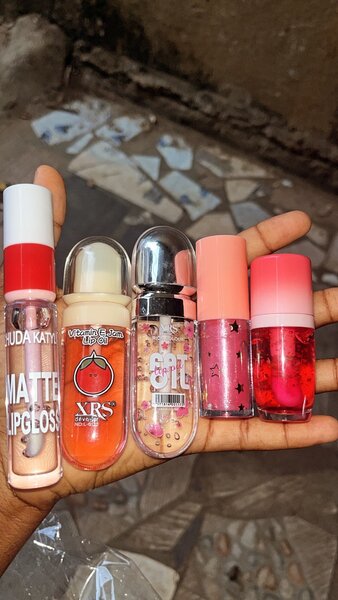 Lot de baumes et gloss à lèvres