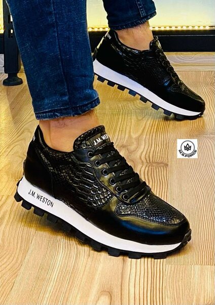 Sneakers en cuir noir élégant