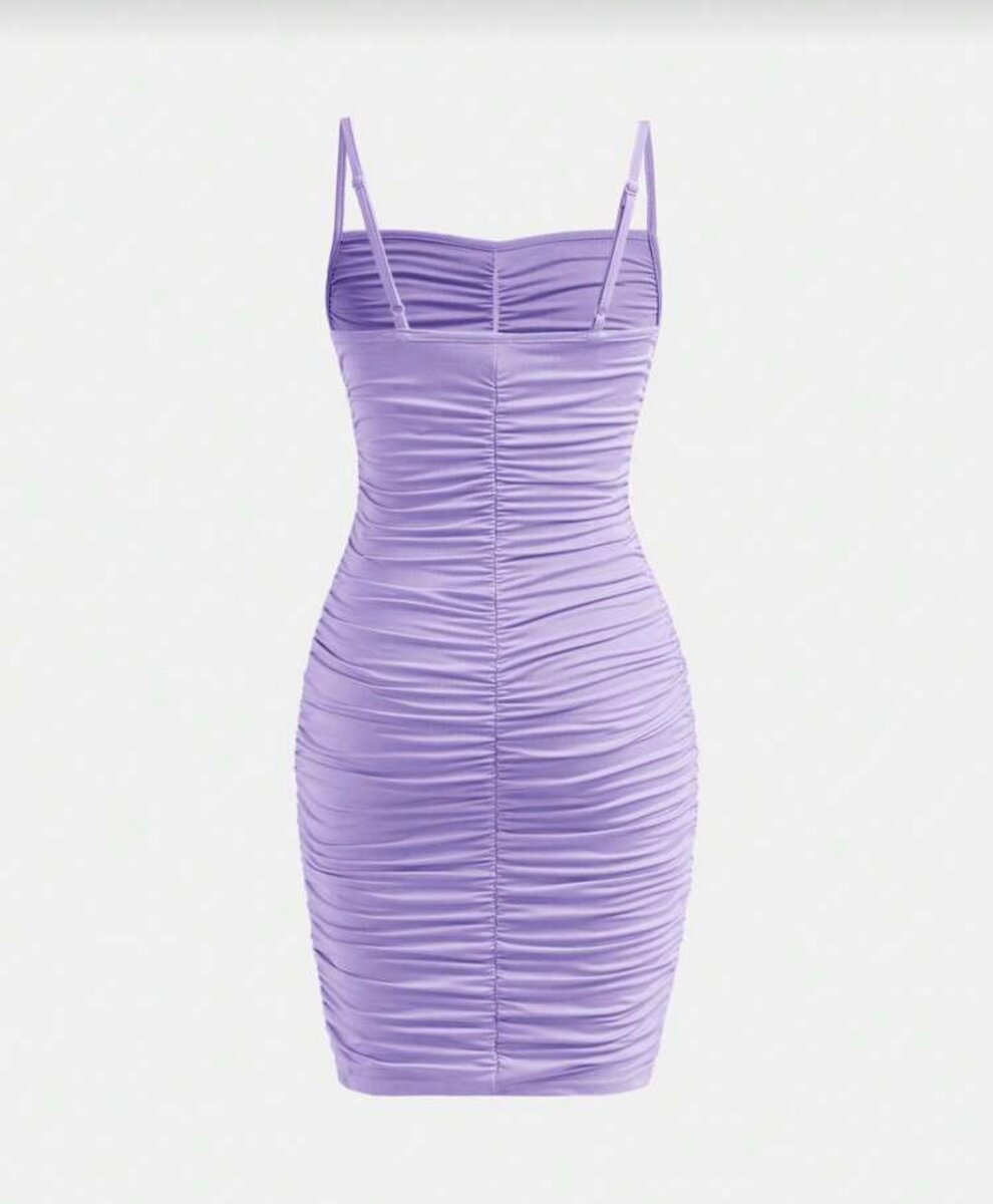 Robe moulante plissée violette