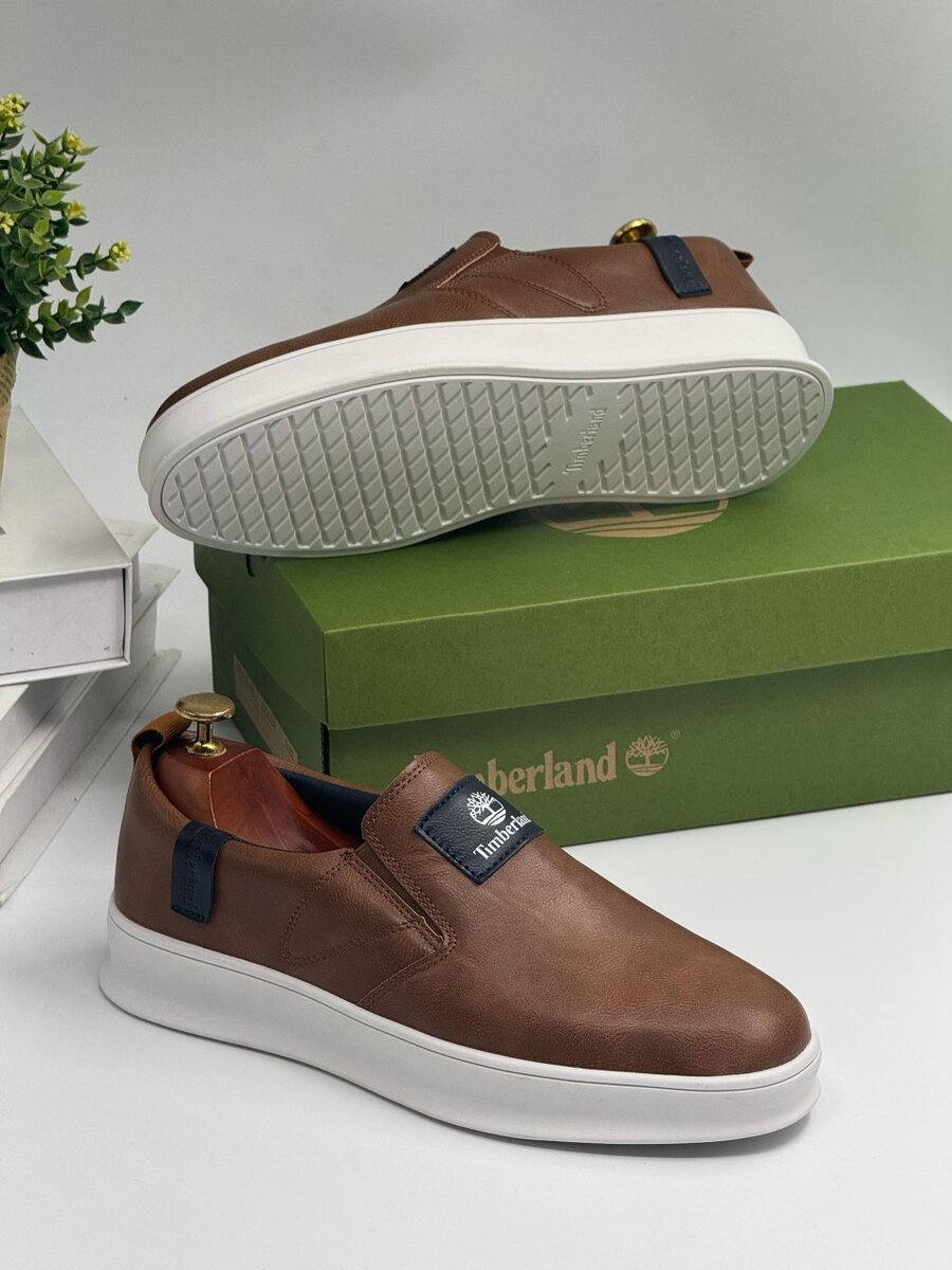 TIMBERLAND BROWN AND WHITE