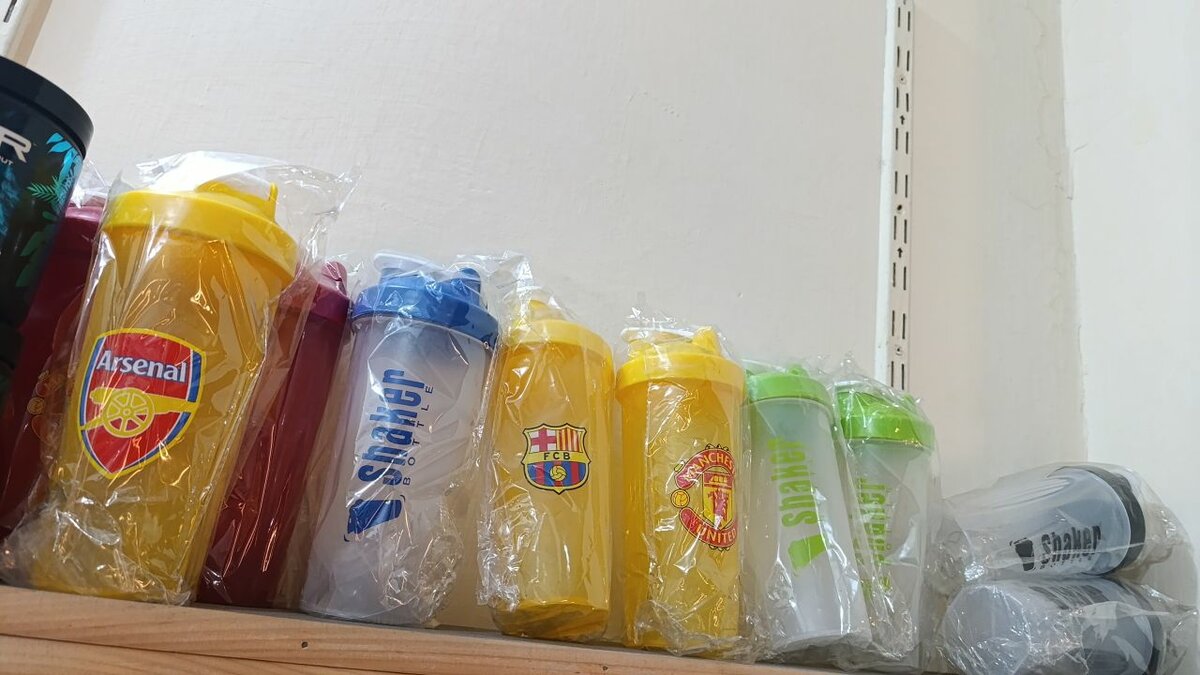 Sports shaker bottle