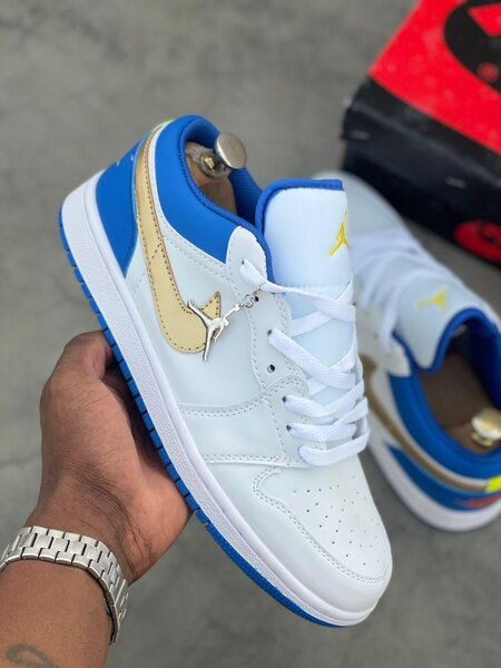 Baskets blanches et bleues homme