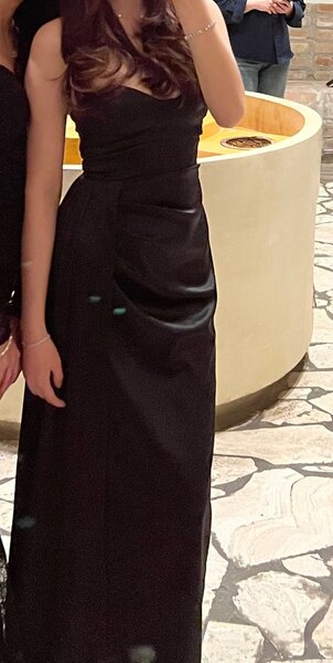 Шикарное платье с обрезом