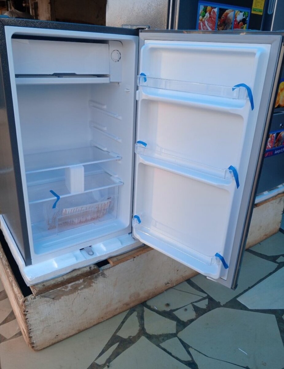 Pearl and Unitek table top fridge