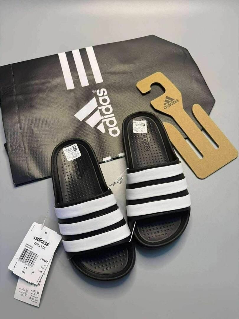 Claquettes authentique Adidas
