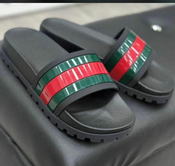 Claquettes confortables homme