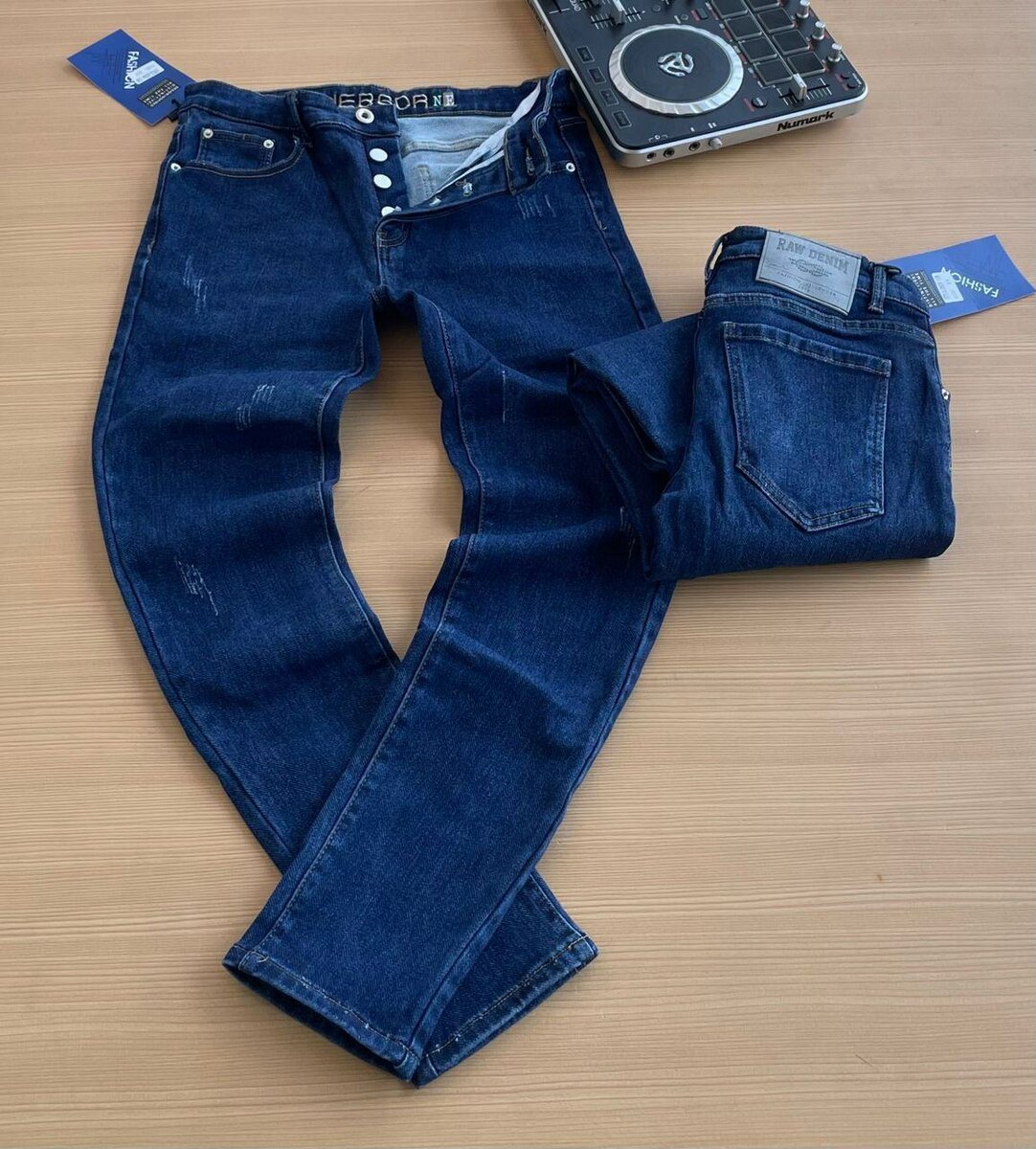 Stock jeans