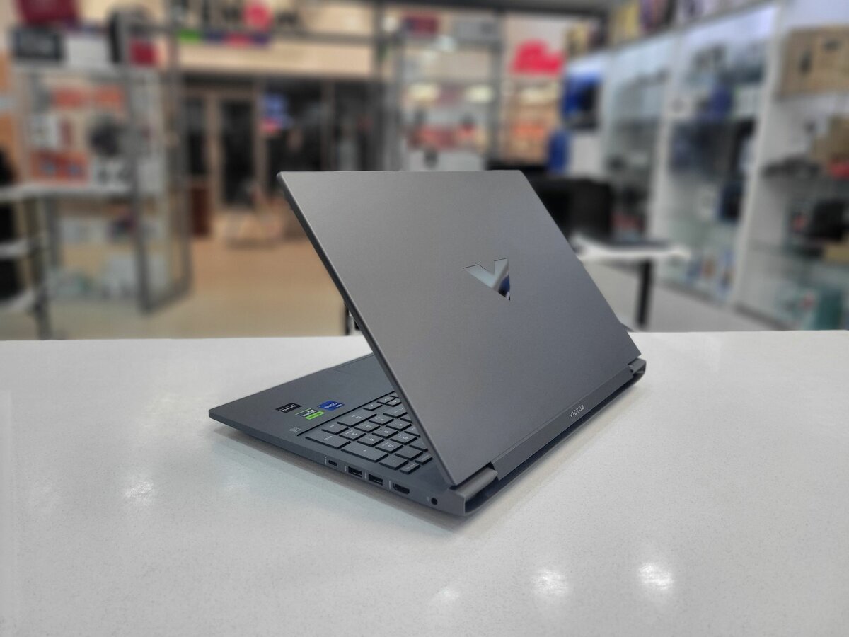 HP VICTUS 16T - r000 // 16.1