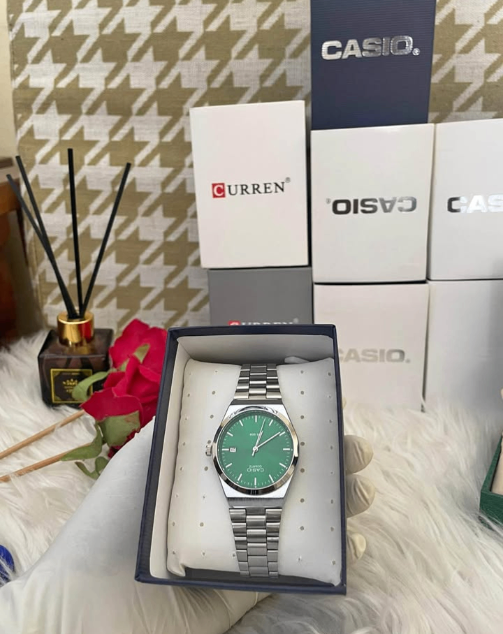 Montres élégantes en acier inoxydable