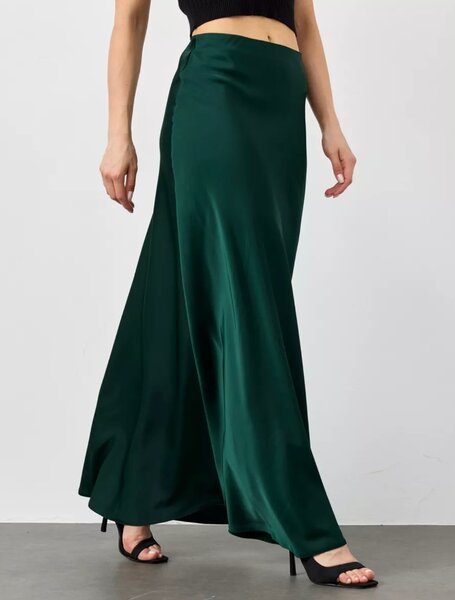 Атласная юбка с завышенной талией макси