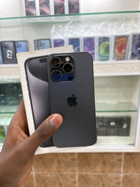 iPhone 15 Pro Noir