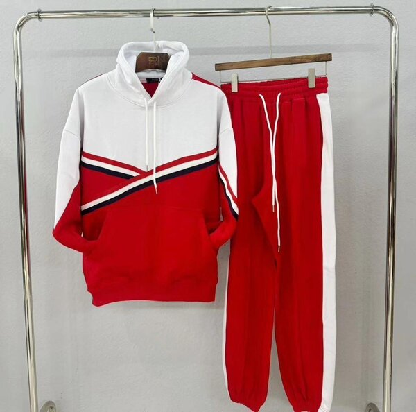 Ensemble de survêtement rouge et blanc