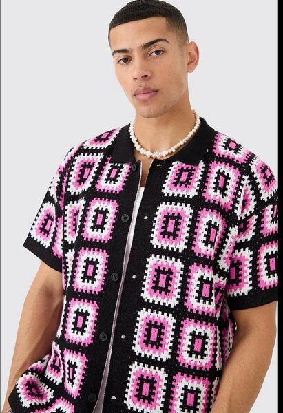 Chemise colorée à motifs géométriques