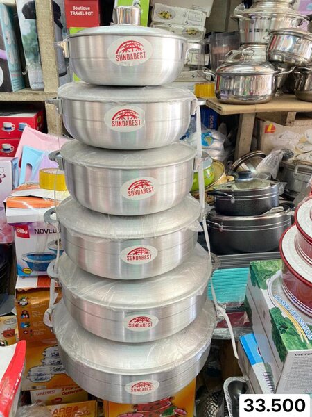 ensemble de casseroles