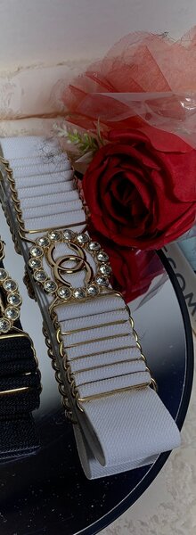 Ceinture élégante avec pierres