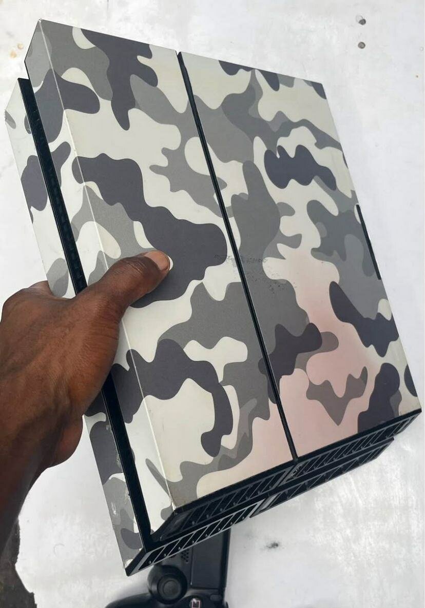 Console PS4 camouflage