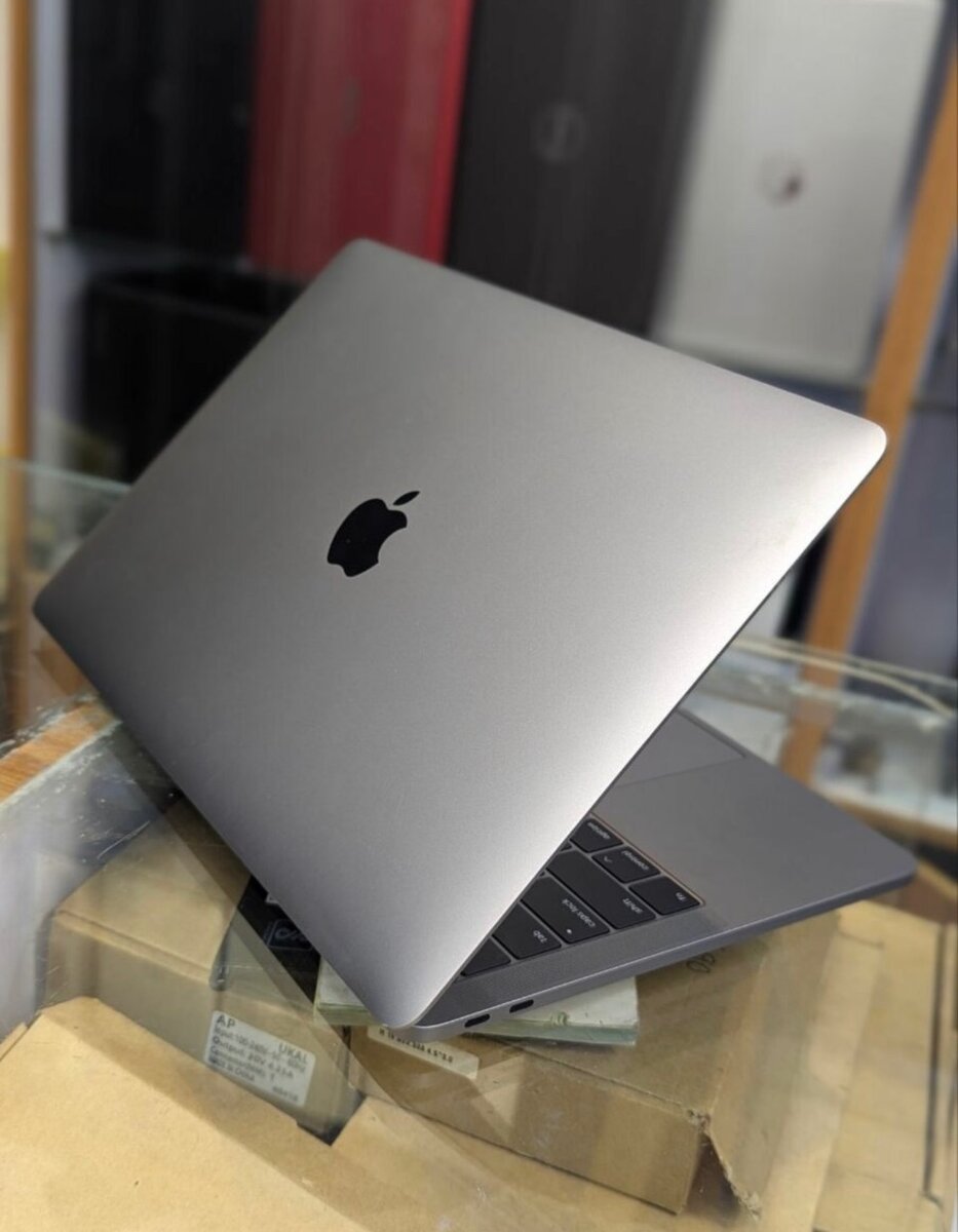 MacBook Pro [FVFVT6EHV29, 2017 Model ] Preowned From USA