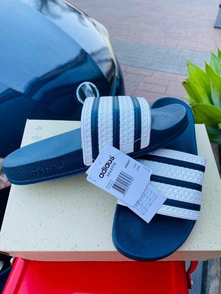 Adilettes slides