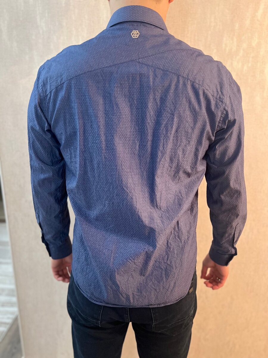 Мужская слегка нарядная рубашка