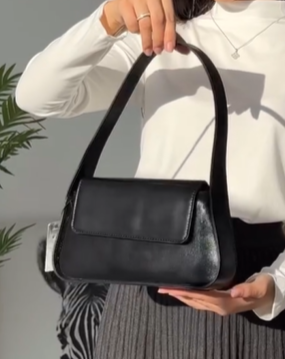 Лакированные сумки багеты от PULL&BEAR черная