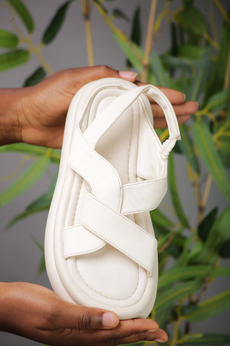 Sandales en cuir blanc confort