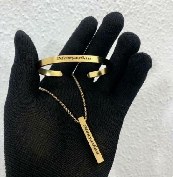 Bracelet et collier dorés