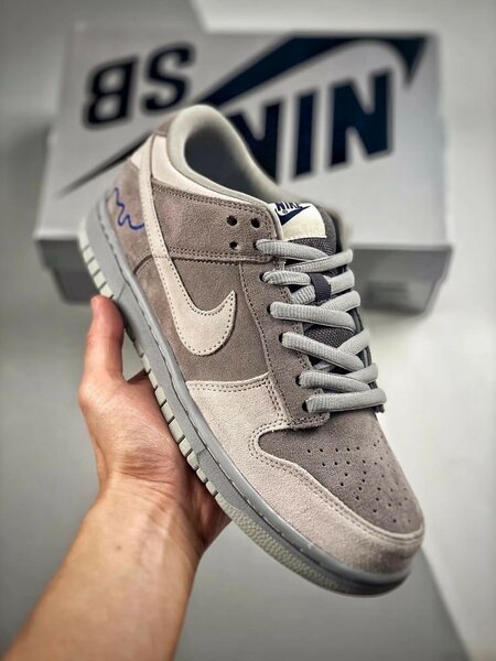 NIKE SB SNEAKER