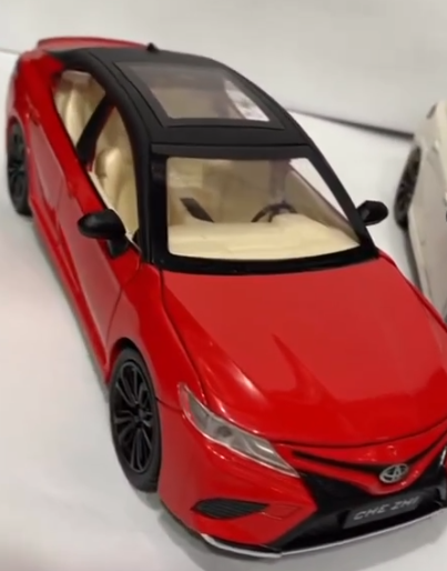 Машинка Toyota Camry красная