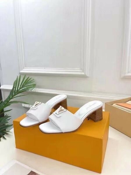 Ladies short block heel