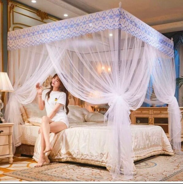 Three-door mosquito net for bed, white