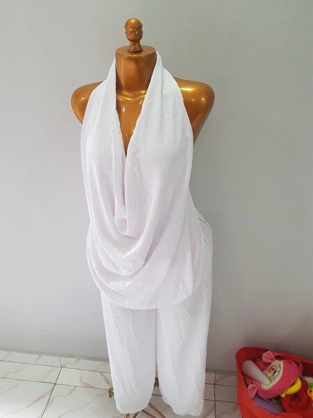 Combinaison blanche élégante