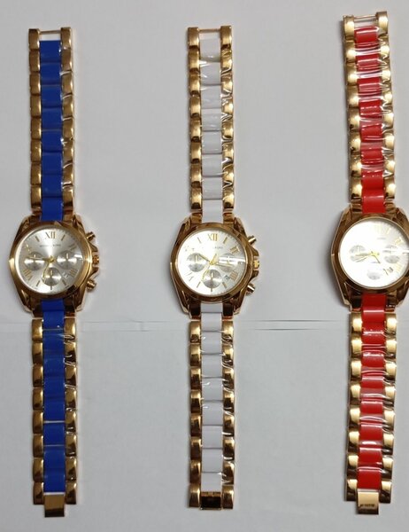 Montre bracelet en acier doré