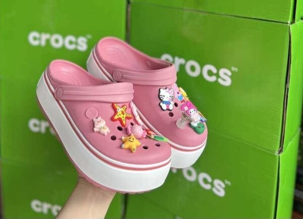 Crocs, Birkenstock, sneakers