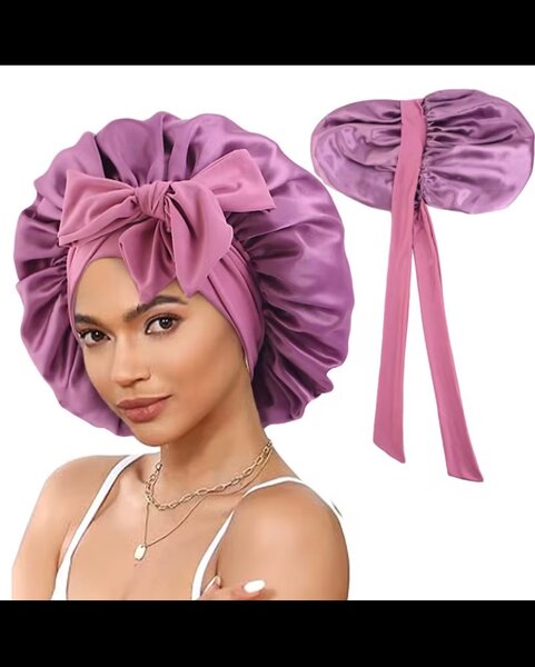 Bonnet en satin de soie doubé