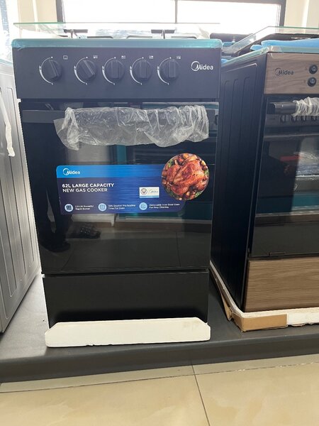 Cuisinere avec four midea