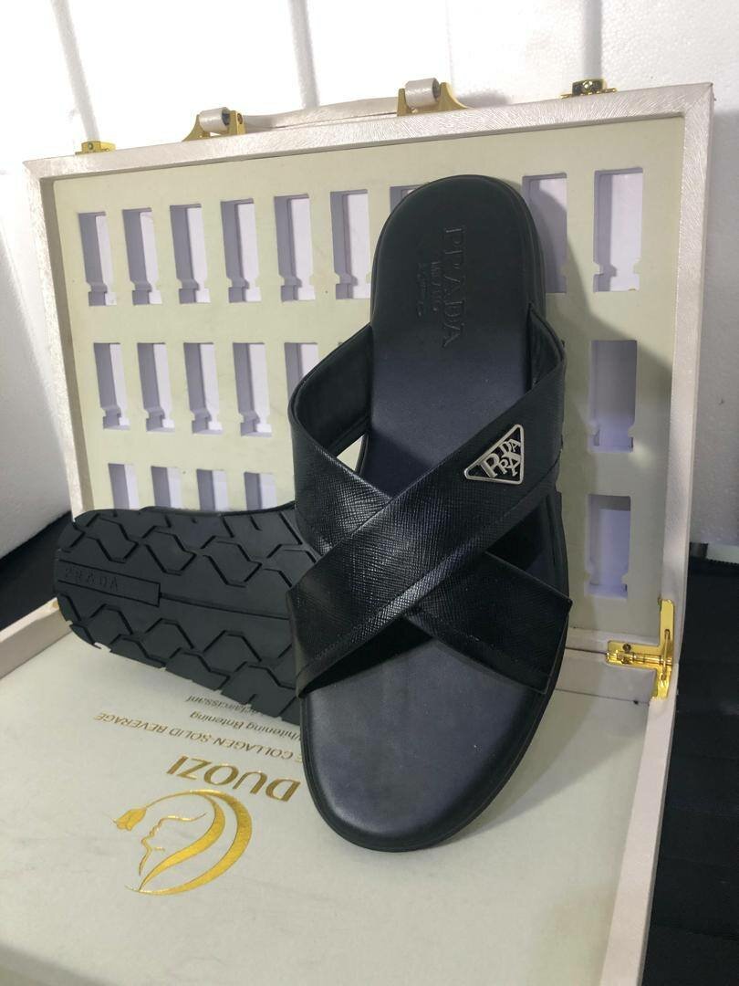 Mules en cuir noir élégantes