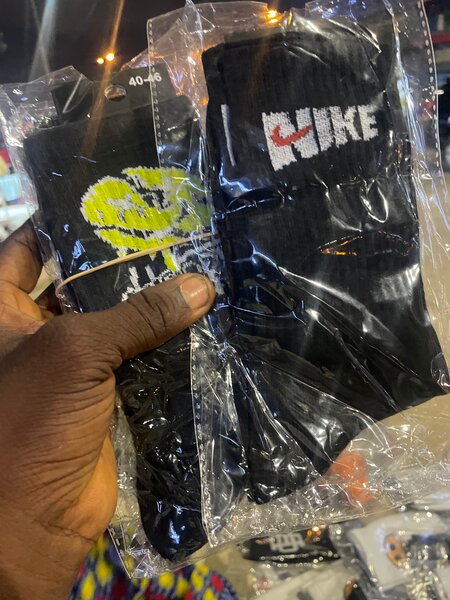 Chaussettes noires sport logo